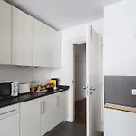Baixa Chiado Luxury Bedrooms 게스트하우스 *