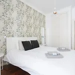 Baixa Chiado Luxury Bedrooms * 리스본