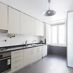 Baixa Chiado Luxury Bedrooms 게스트하우스 *