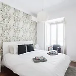 Baixa Chiado Luxury Bedrooms 게스트하우스 *