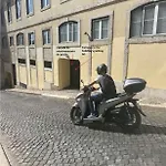 Baixa Chiado Luxury Bedrooms 게스트하우스 *